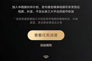 看看小吧逮到谁了？佩林卡和丁威迪赛后在更衣室有说有笑